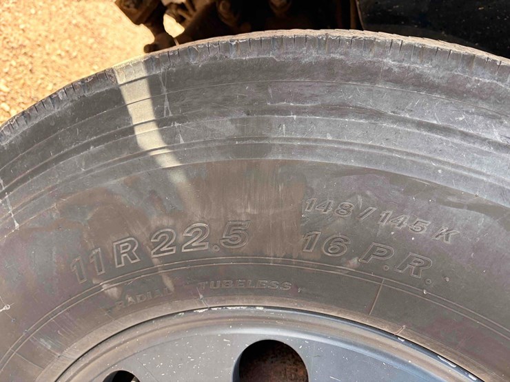 1994-volvo-truck-tractor-image-36