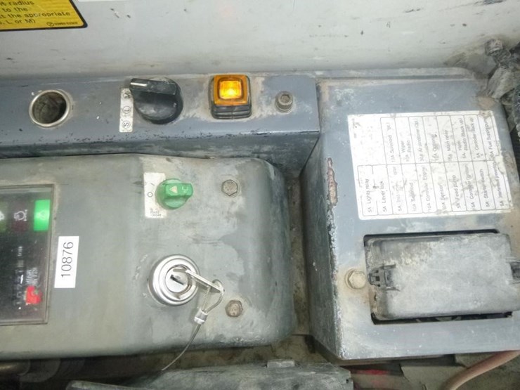 2012-takeuchi-tb180fr-image-16