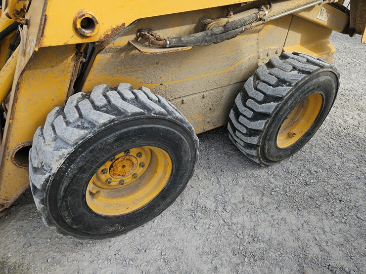 2006-john-deere-325-image-13