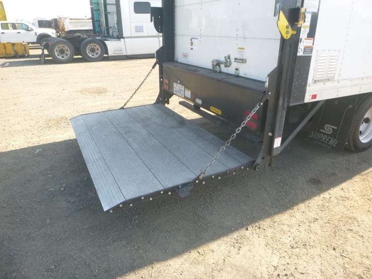 2020-isuzu-npr-image-8