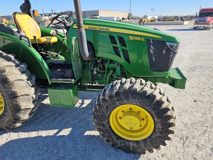 2022-john-deere-5055e-image-18