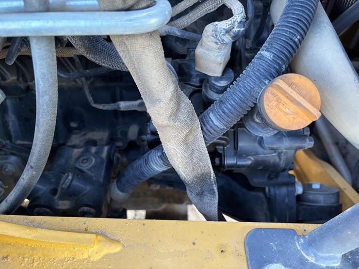 2020-deere-210l-image-55