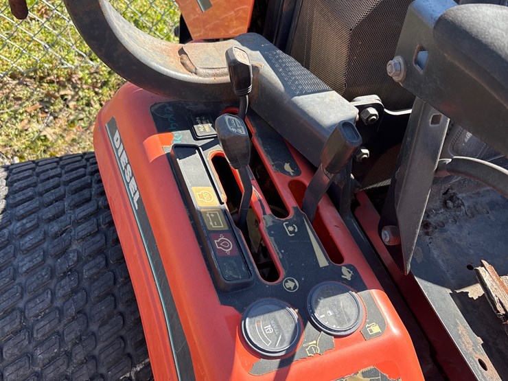 #32204-•-kubota-diesel,-zero-turn-mower,-2d25-|-parts-or-repair-image-5