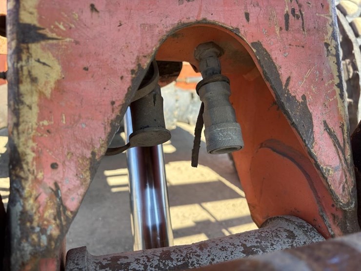 2005-jlg-8042-image-16