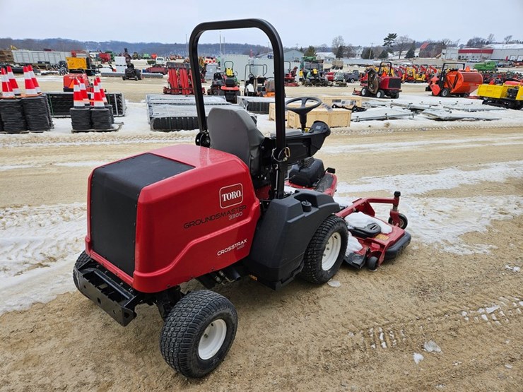 #152-•-toro-grounds-master-3300-4x4-front-mount-mower-image-5