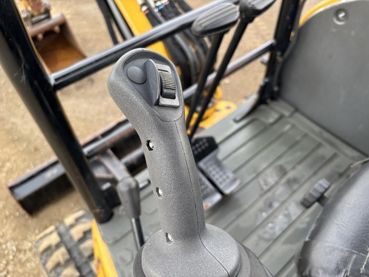 2018-caterpillar-303-image-29