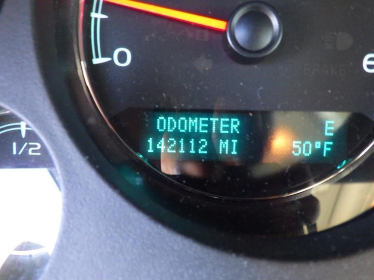 2014-chevrolet-suburban-image-14