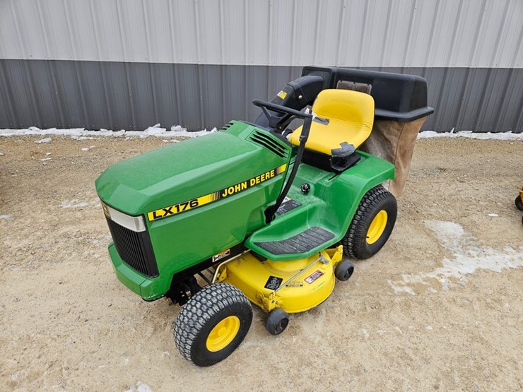 john-deere-lx176-image-1