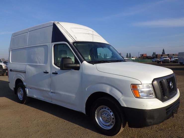 2014-nissan-nv2500hd-image-2