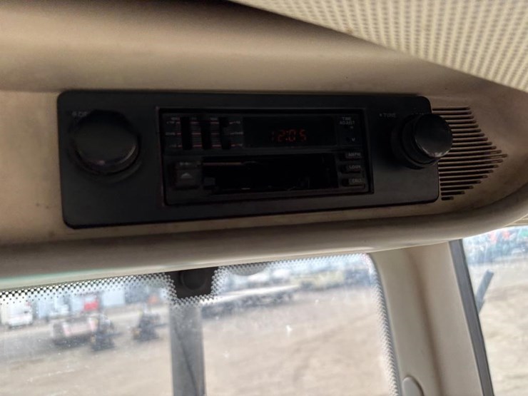 2003-john-deere-7220-image-31