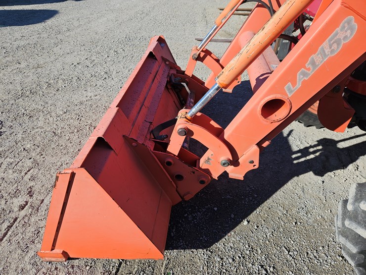 2010-kubota-m7040-image-6