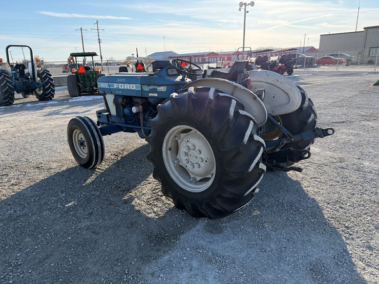 1984-ford-4610-image-10