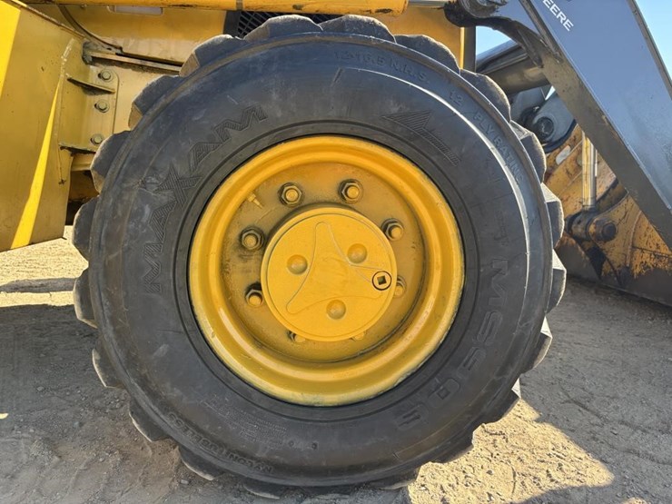 2010-deere-310j-image-26