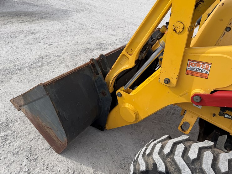 new-holland-u80-image-4