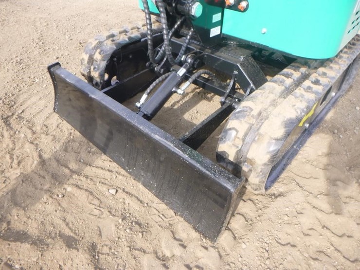 2025-agt-h15r-hydraulic-excavator-image-15