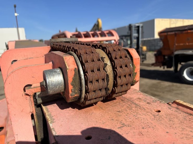 2005-jlg-8042-image-15