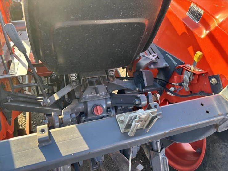 2011-kubota-mx4700-image-18