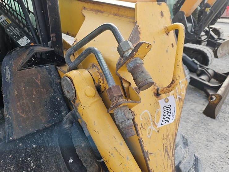 2006-john-deere-325-image-6