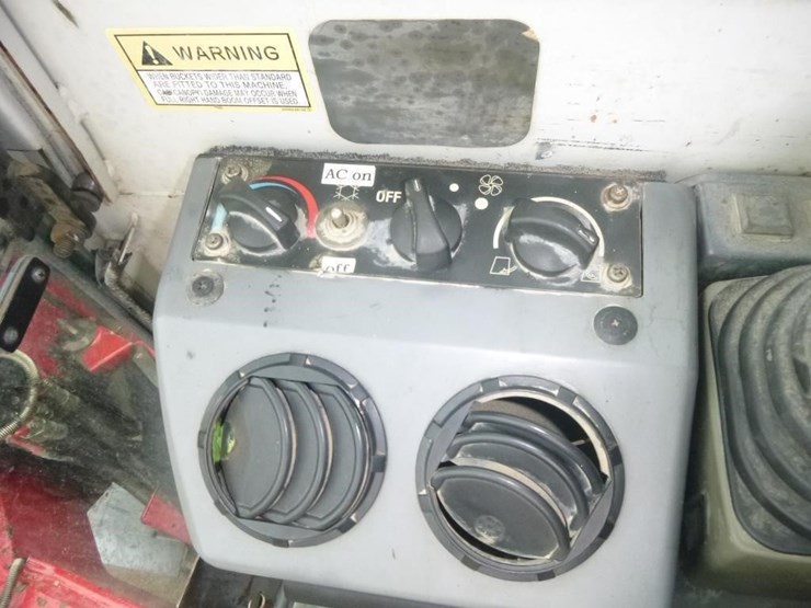 2012-takeuchi-tb180fr-image-11