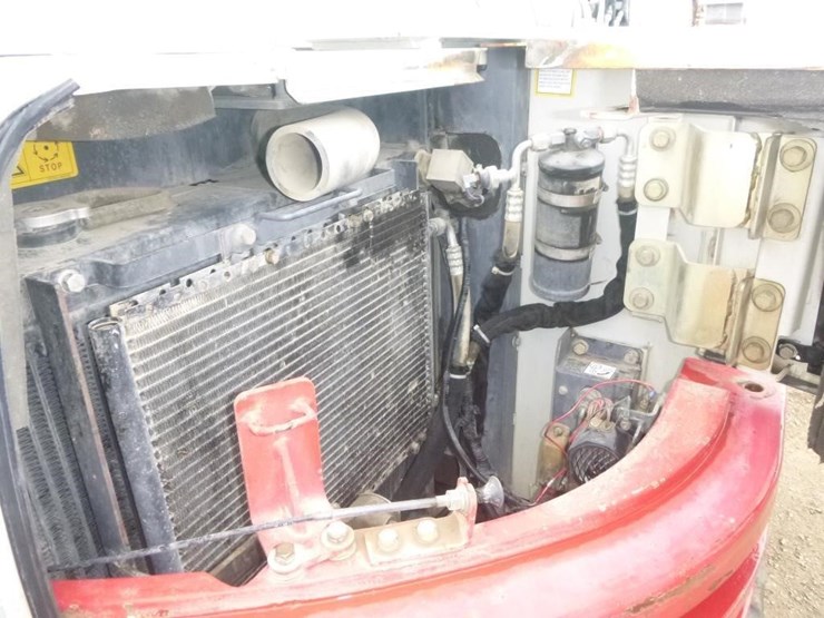 2012-takeuchi-tb180fr-image-29