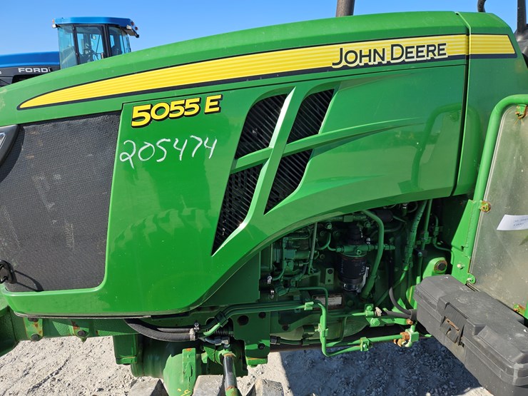 2022-john-deere-5055e-image-4