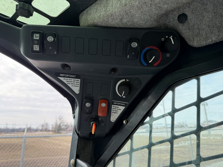 2012-deere-326d-image-8