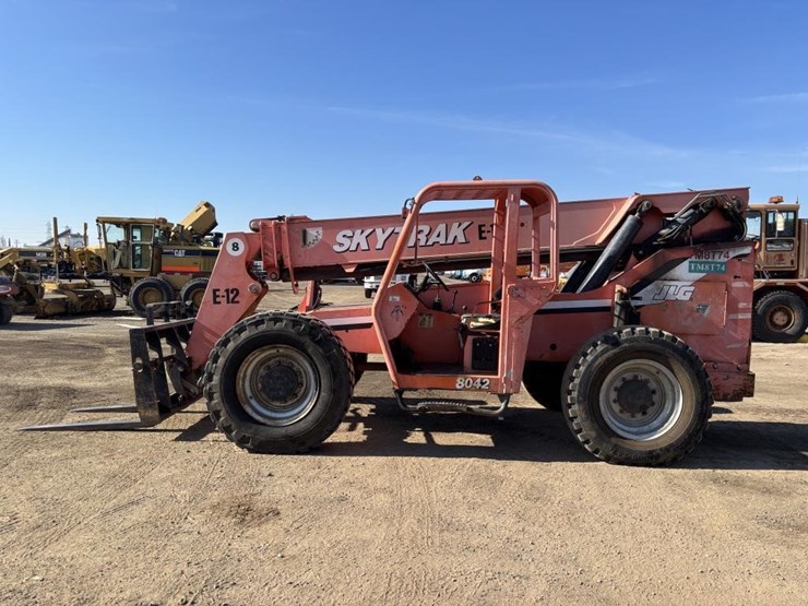 2005-jlg-8042-image-5