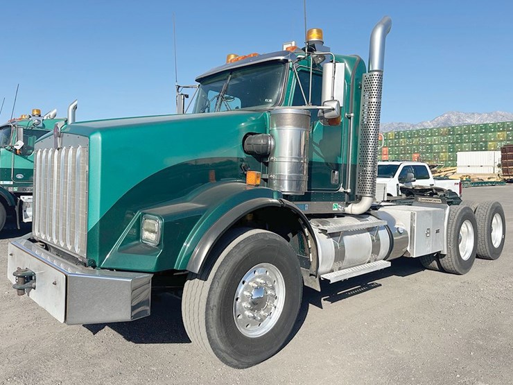 2013-kenworth-t800w-image-2