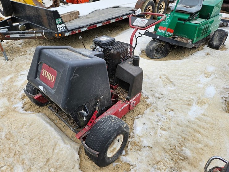 #101-•-toro-walk-behind-greens-aerator-image-1