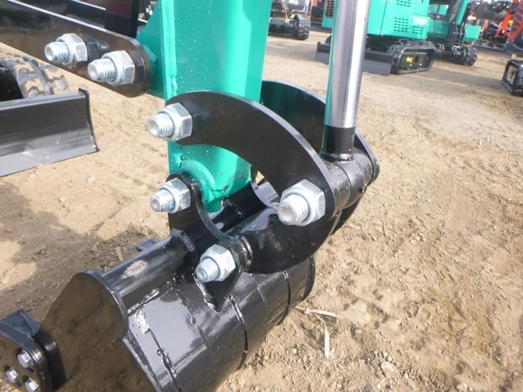 2025-agt-h15r-hydraulic-excavator-image-11