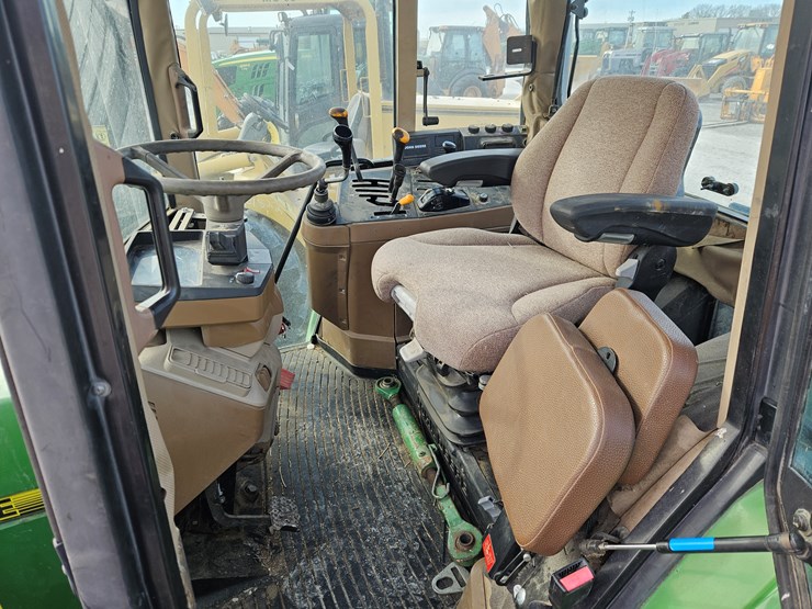 1993-john-deere-6400-image-17