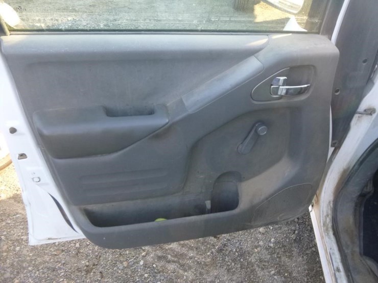 2016-nissan-frontier-image-13