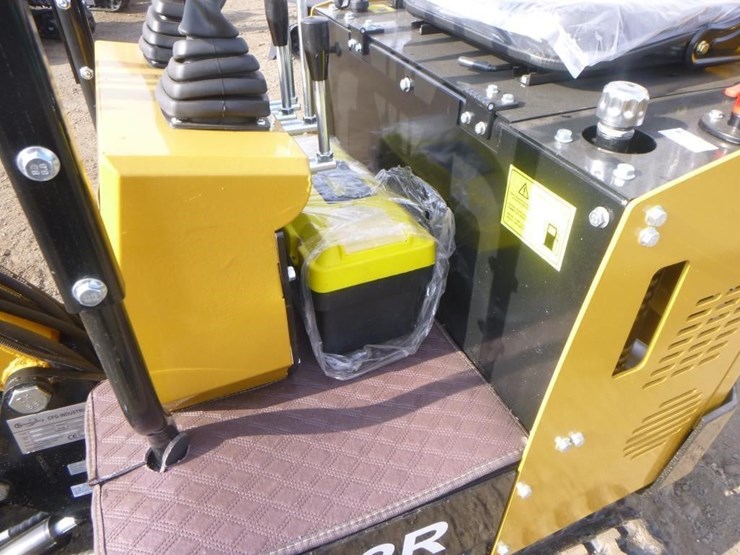 agt-h12r-hydraulic-excavator-image-20