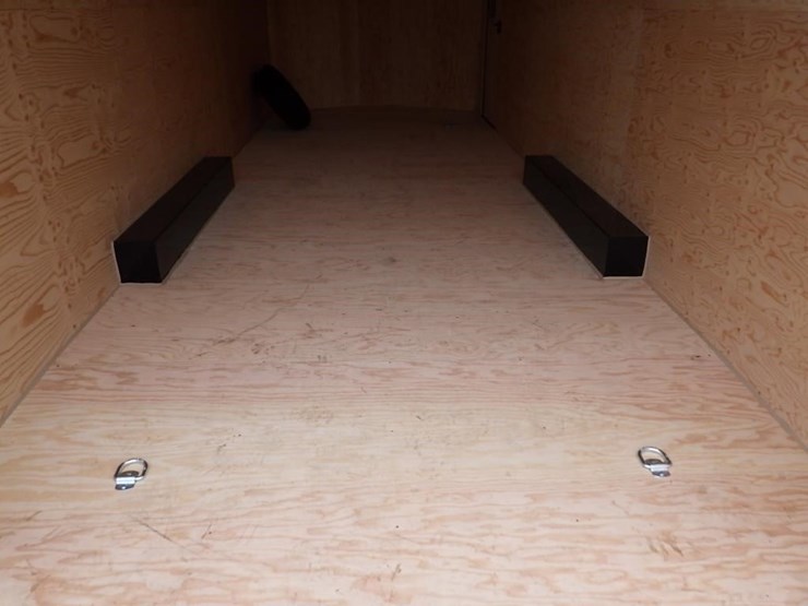 2026-royal-larct52-826v-86-t/a-enclosed-trailer-image-10