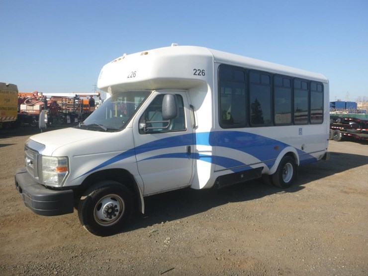 2014-ford-e450-image-1