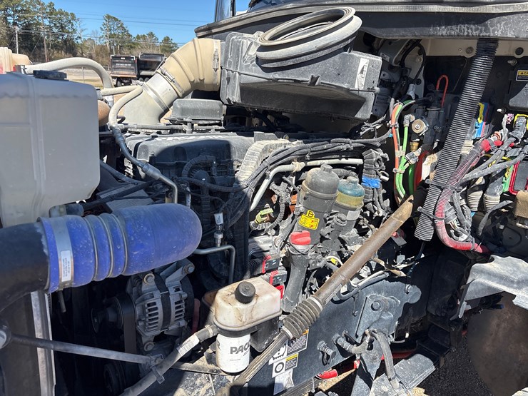 2024-kenworth-t880-image-17