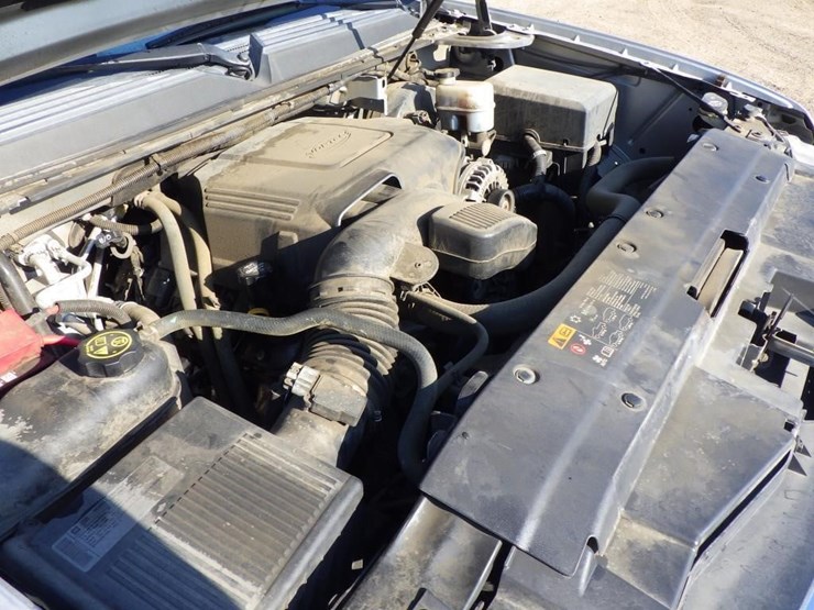 2014-chevrolet-suburban-image-11