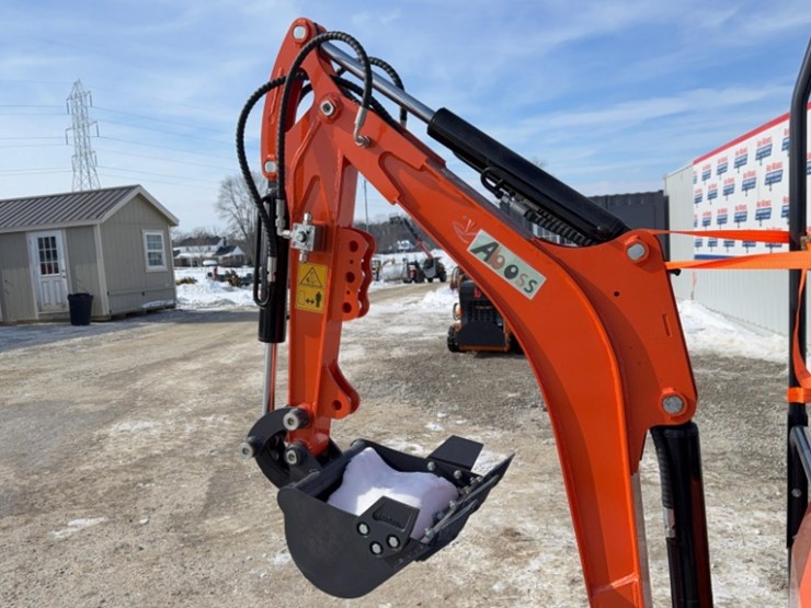 unused-aboss-model-gh16-mini-excavator,-pilot-controls,-13.5-hp-gas-engine,-16"-bucket,-sn2507059724-image-3