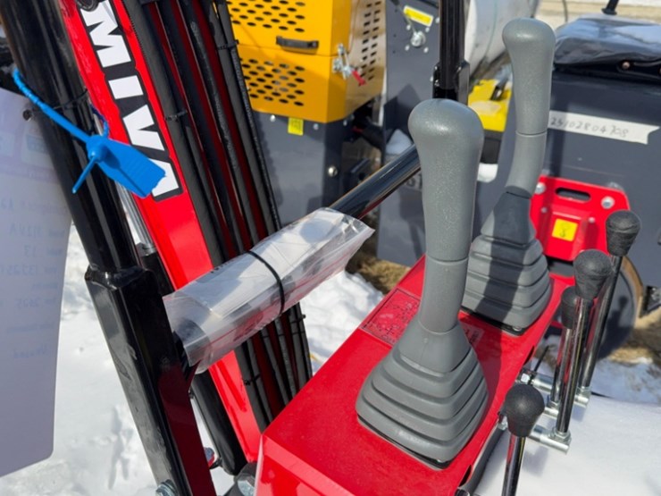 new-unused-2025-miva-model-13-mini-excavator,-13.5hp-gas-engine,-pilot-controls,-16"-bucket,-blade-image-10