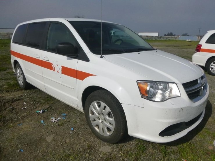 2014-dodge-grand-caravan-image-2