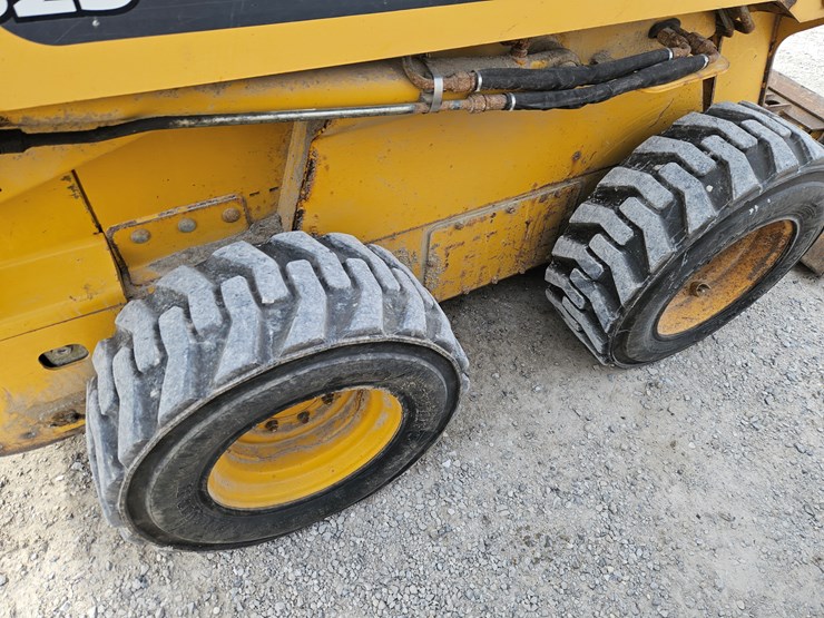 2006-john-deere-325-image-17