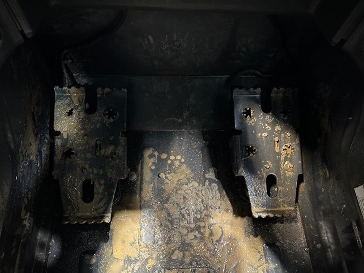 2020-bobcat-t64-image-22