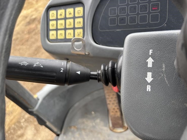 2012-volvo-l30b-image-24