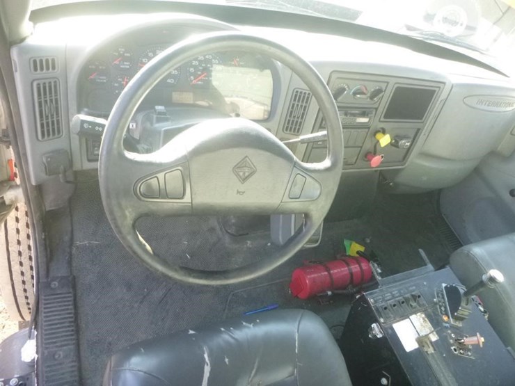 2005-international-durastar-4400-image-17