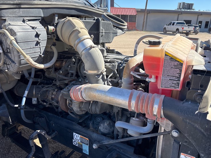 2024-kenworth-t880-image-19