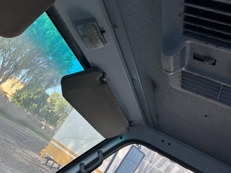 1997-isuzu-npr-image-33