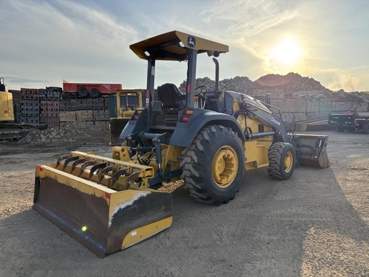 2020-deere-210l-image-3