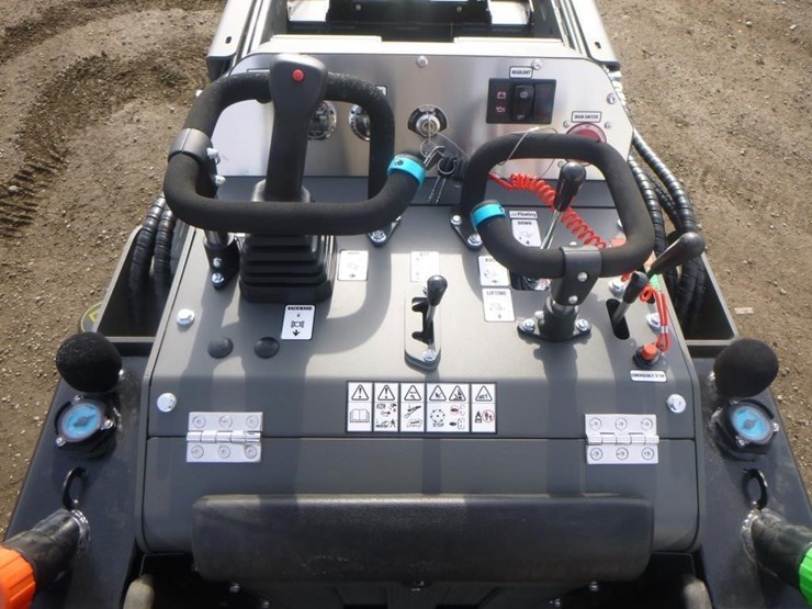 2025-kubota-d1703-image-15