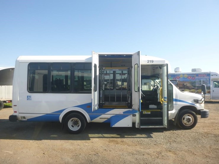 2014-ford-e450-image-6