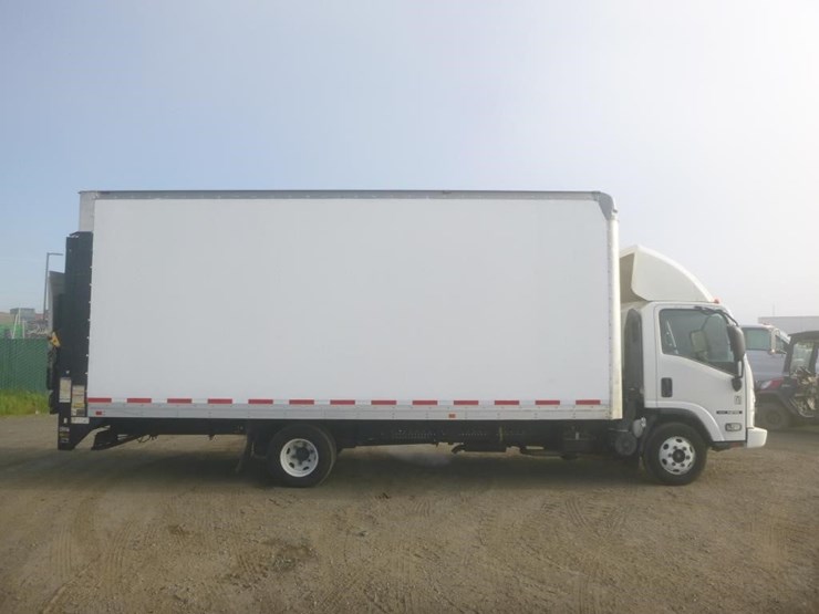 2016-isuzu-npr-image-7